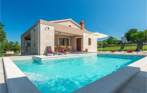Stunning home in Orihi w/ Outdoor swimming pool, WiFi and 3 Bedrooms